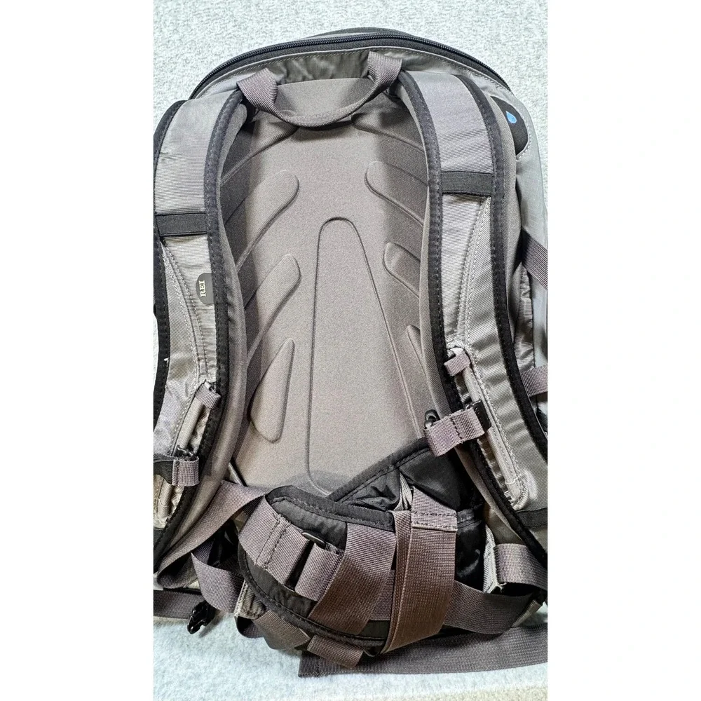 REI Traverse Daypack Hiking Backpack Grey Black Ripstop Nylon Hydration Ready